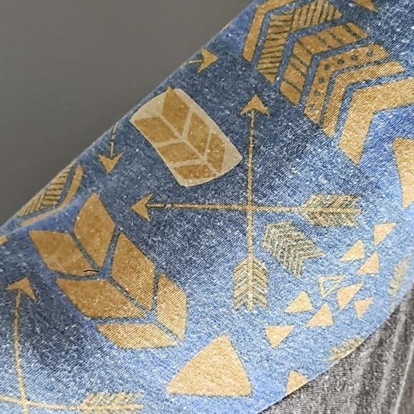 LuLaRoe Randy Gray Body with Blue and Gold Arrow 3/4 Length Sleeves Baseball Tee - Picture 5 of 14